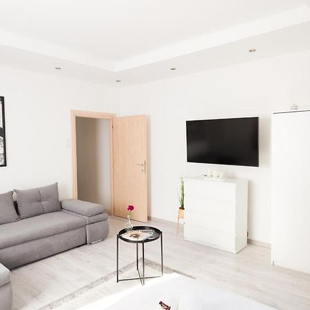 Stilusos Lakas Ingyenes Parkolassal ديبريتْسين المظهر الخارجي الصورة